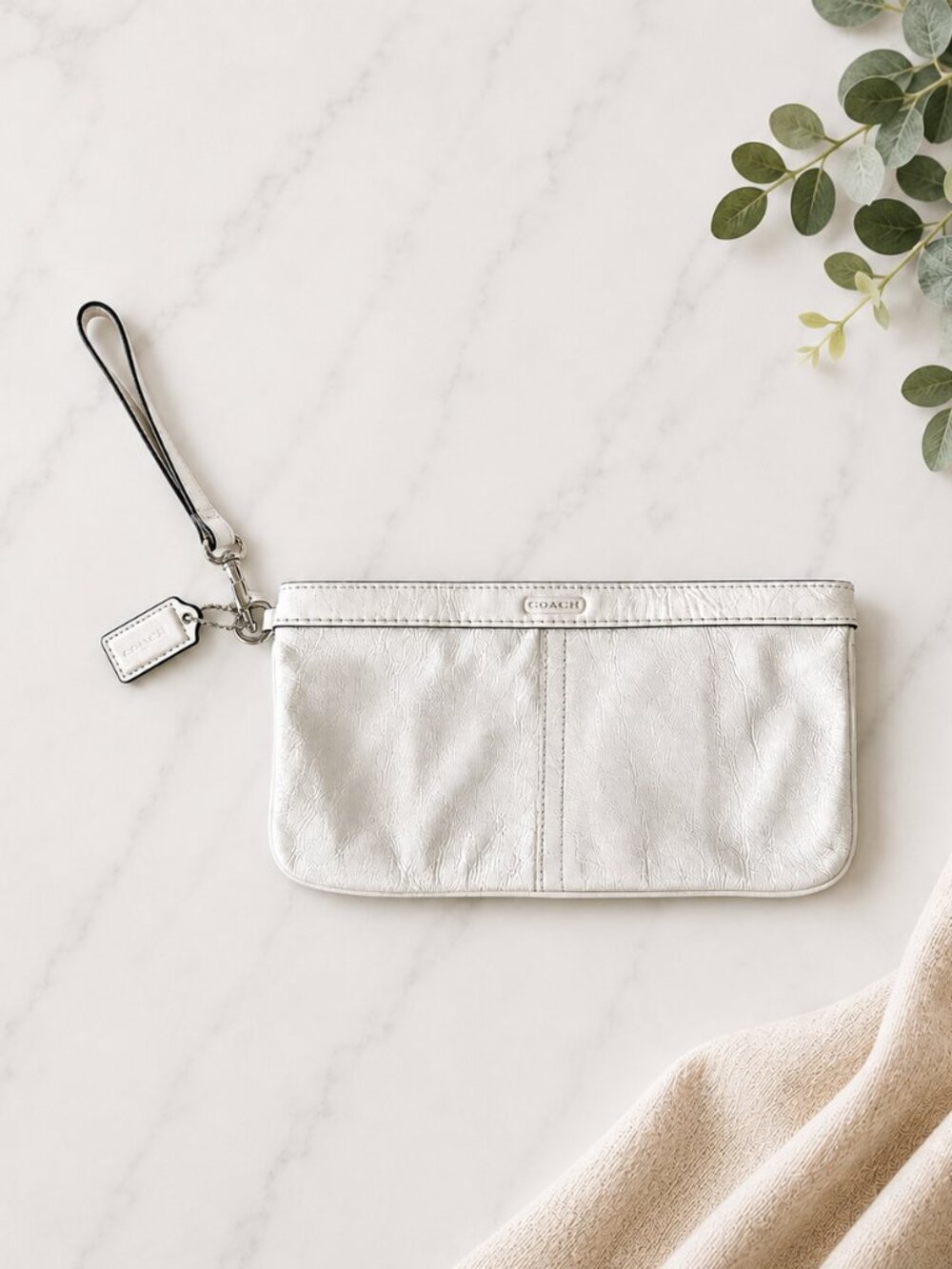 Coach White Leather Wristlet Clutch Purse Silver Hardware